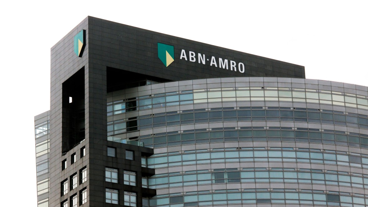 ABN Amro snijdt fors in klantcontactteams