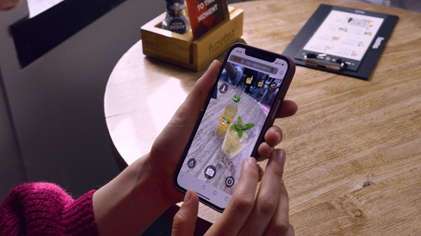 Drankjes voor klant op menu tot leven gebracht met augmented reality
