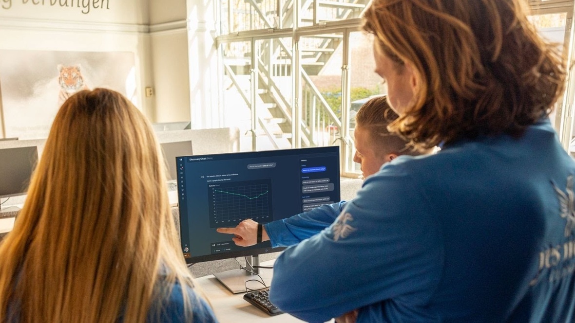 Hawking introduceert spraakfunctie, app en AI in zorgplatform