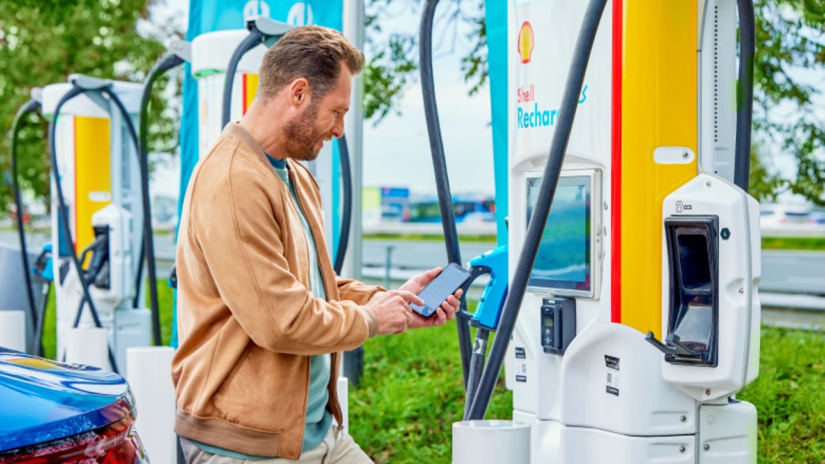 Travolta en Shell maken laden servicebeleving