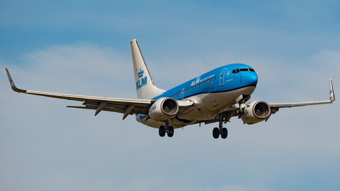 Youp van ’t Hek hekelt KLM-klantcontact